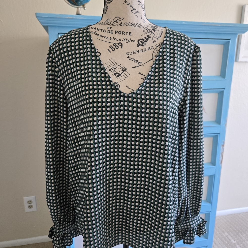 CeCe Green and White Patterned Blouse